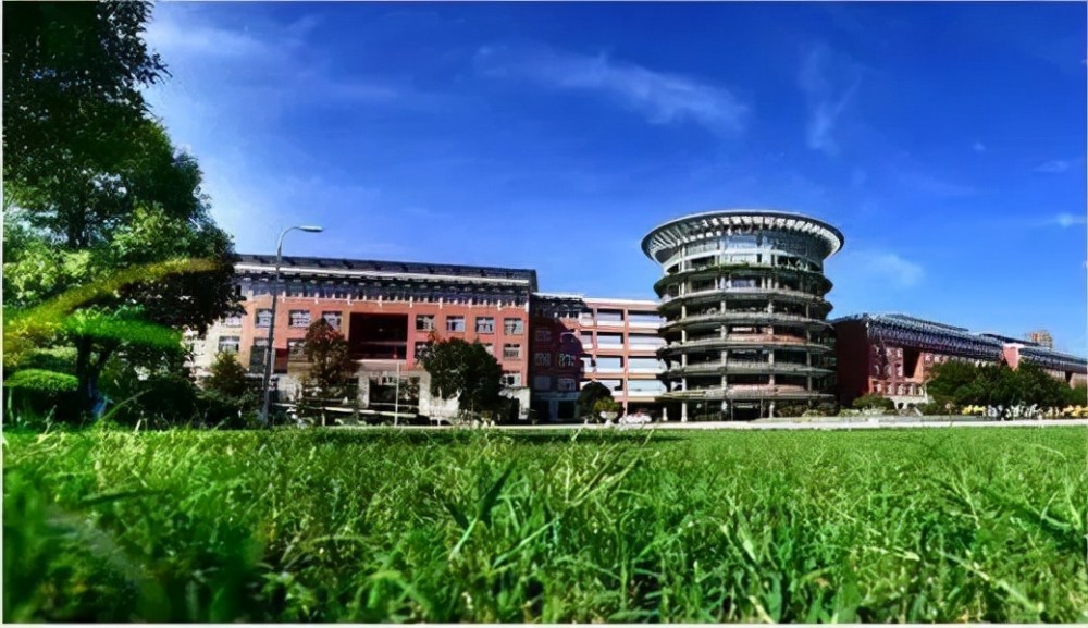 2006年2月,宁波诺丁汉大学举行校园落成典礼. 3.