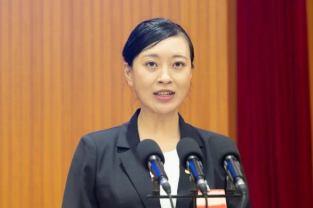 34岁清华女博士当选县长,颜值与实力双双在线,评论却有好有坏