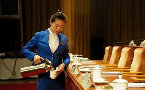 第1次给领导端茶倒水我犯了3个错不懂这3点职场之路不会顺