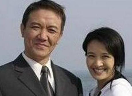 李幼斌2婚娶小13岁娇妻,李野萍却和丈夫从