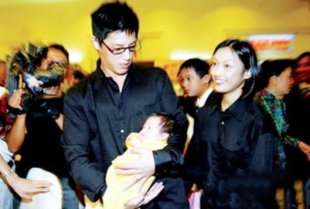 如此王子与公主般的美妙童话,蒋友柏与林姮怡的婚姻也在台湾当地传为
