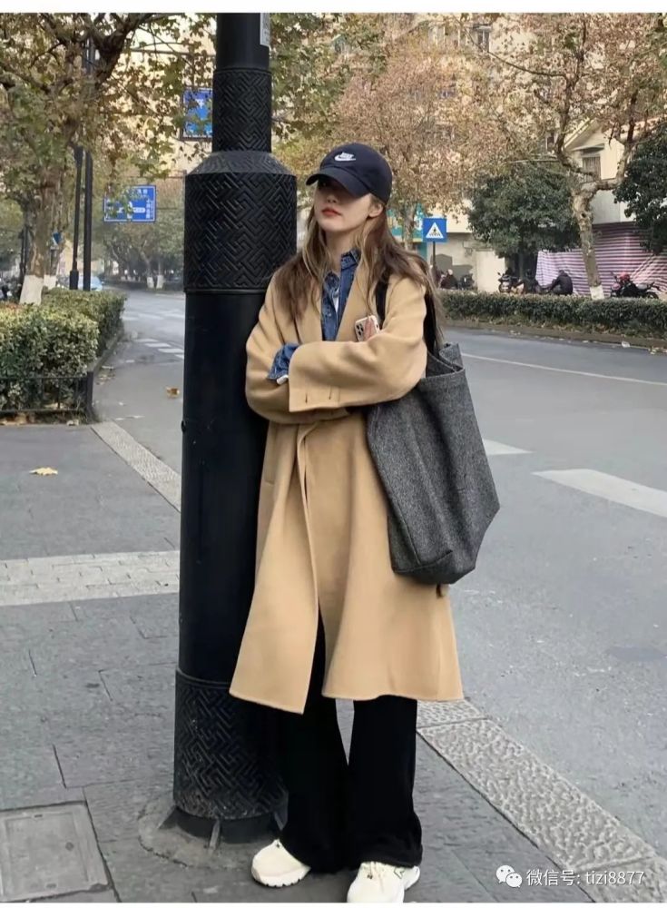 驼色大衣搭配什么颜色的内搭好看