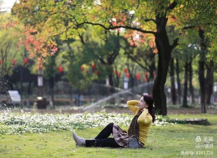 总有一个人让你觉得人间值得未来可期,愿人生静美如秋.