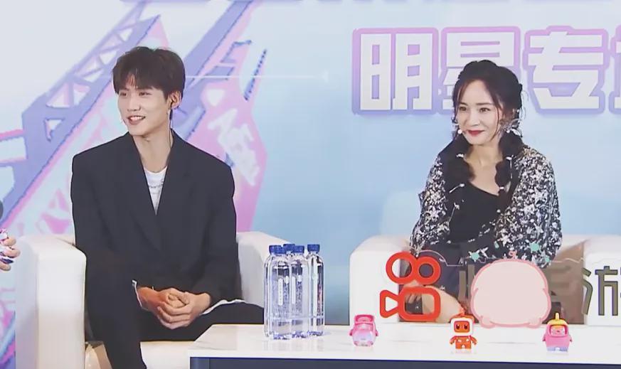 杨幂和周柯宇也曾参加了同一期《快乐大本营》的录制,节目中也有一些