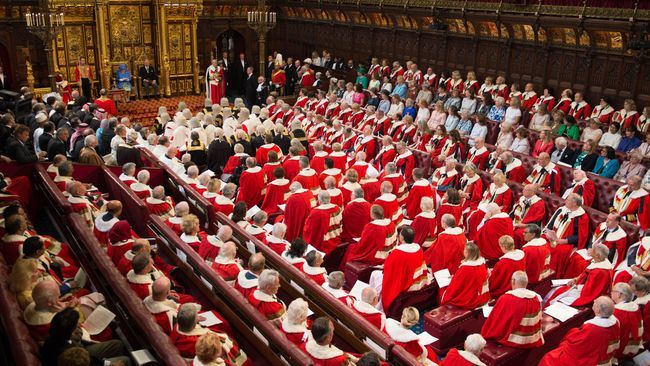 如今的英国上议院,更是多的是表演性和仪式性的存在