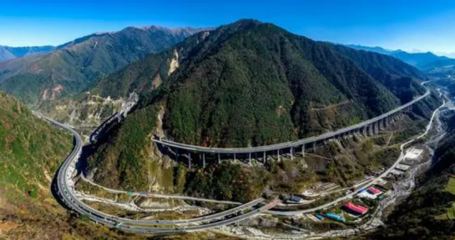 仅用5年,中国建成的雅西高速,意义有多大?