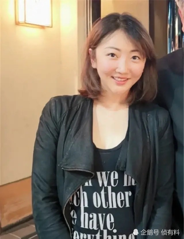 李云迪前妻名叫华真,家世显赫,但他选择了离婚,也许她早已看透了一切!