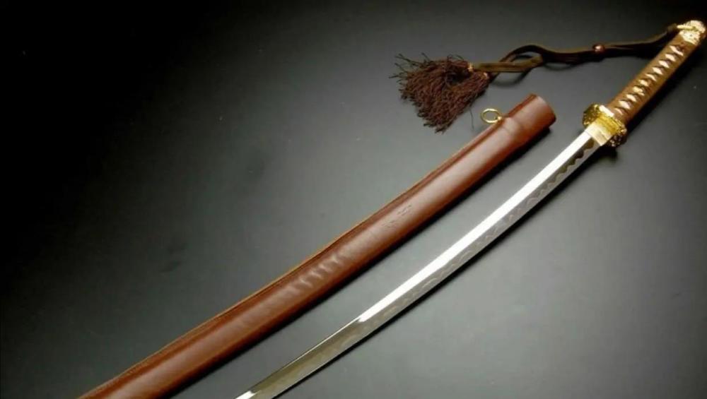 日本武士刀,上面写着"南京一役杀一零七人",证明这把军刀的主人在南京