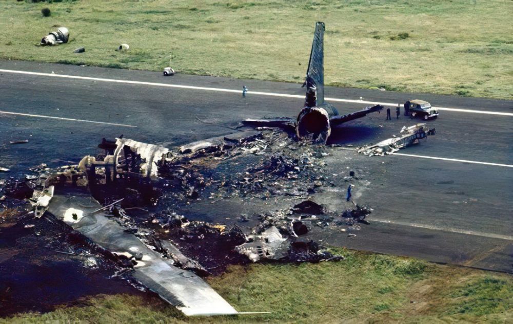 两架747相撞,一个个小失误,最终酿成了一场伤亡惨重的