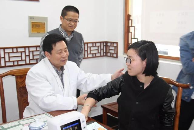 导致医患关系紧张的因素中，听诊器缺失是一个大问题_腾讯新闻
