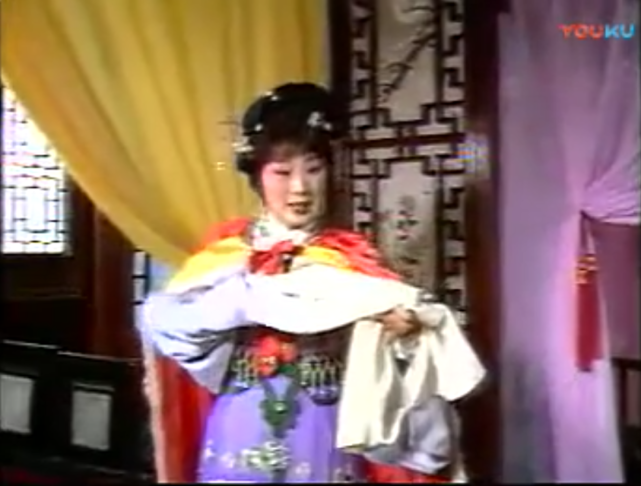 为绍兴文戏男班艺人鲍金龙,同科者有青衣演员袁雪芬,老生演员钱妙花