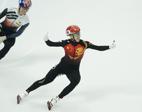 夺金!中国队力夺短道速滑世界杯中国站2000米混合接力金牌