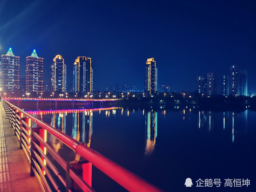 临沂夜晚的风景还是不错的晚上的时候我喜欢出来走走看看