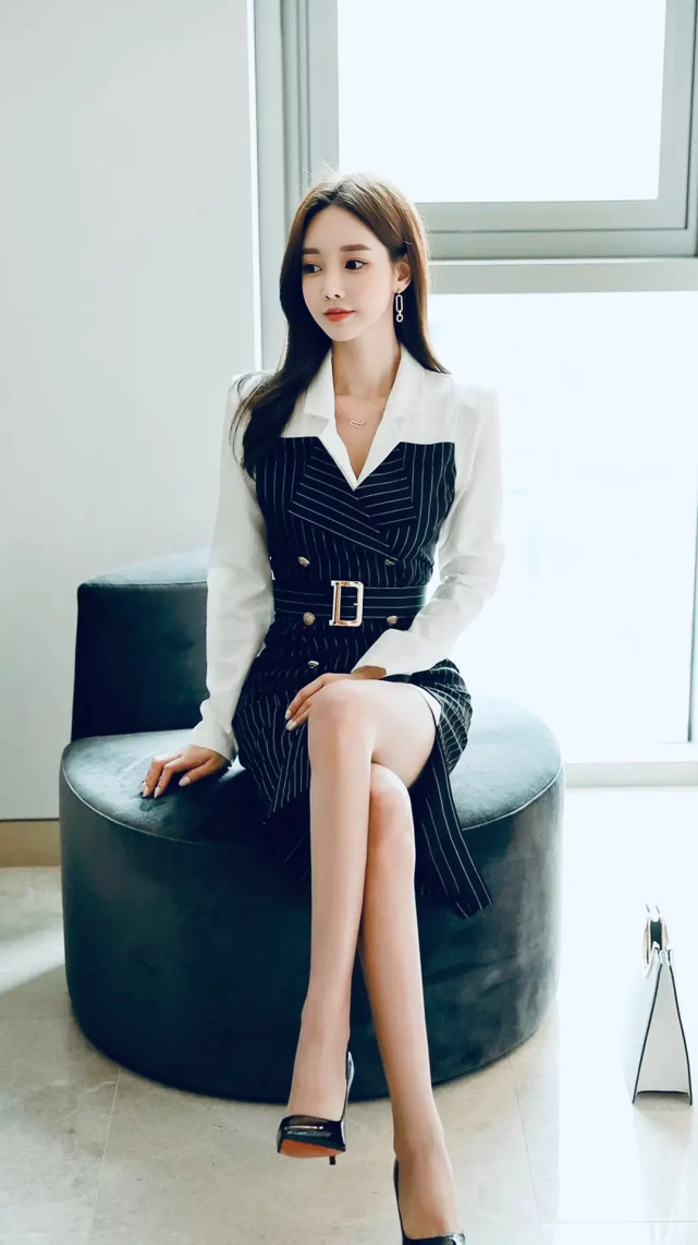 韩国名模孙允珠高清手机壁纸图片黑白相间双排扣职业裙