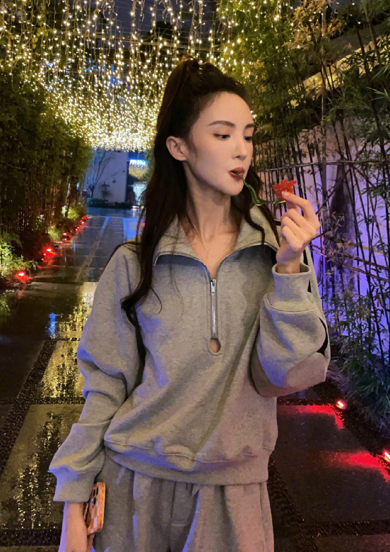 金晨真的好亮!一身灰色运动装休闲感满满,高马尾利落美飒_腾讯新闻