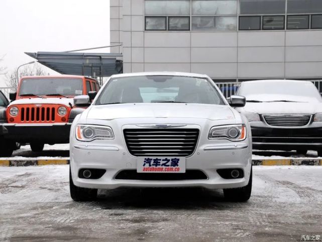 克莱斯勒300c二手车v68at进口后驱车13万多就能买