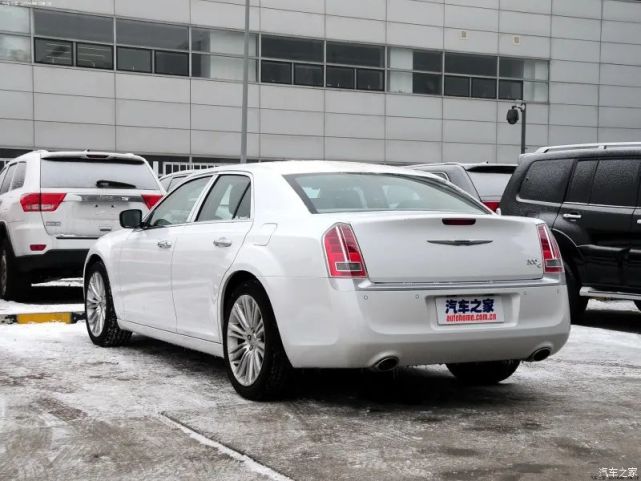 克莱斯勒300c二手车:v6 8at,进口后驱车,13万多就能买!