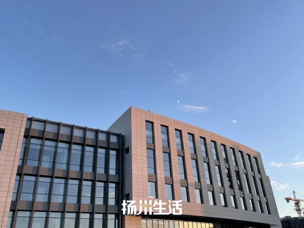 华东师范大学邗江实验小学本身就紧靠扬子津科教园,拥有浓厚的书香