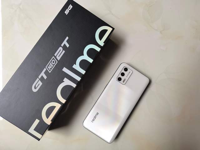 realme gt neo2t"釉白"色图赏真实评价:精雕细琢,2k内颜值担当