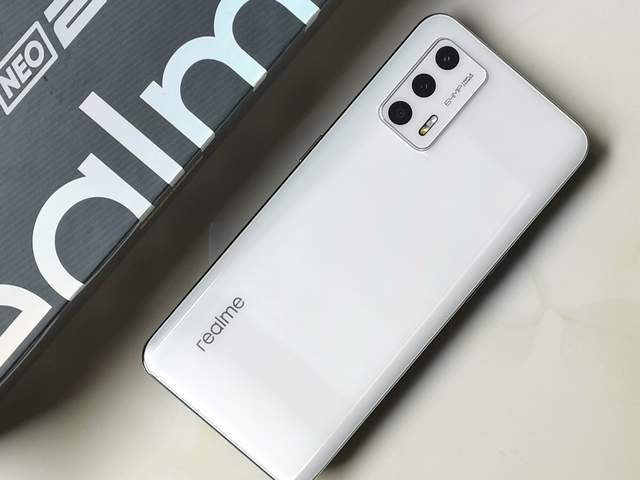 realme gt neo2t"釉白"色图赏真实评价:精雕细琢,2k内颜值担当