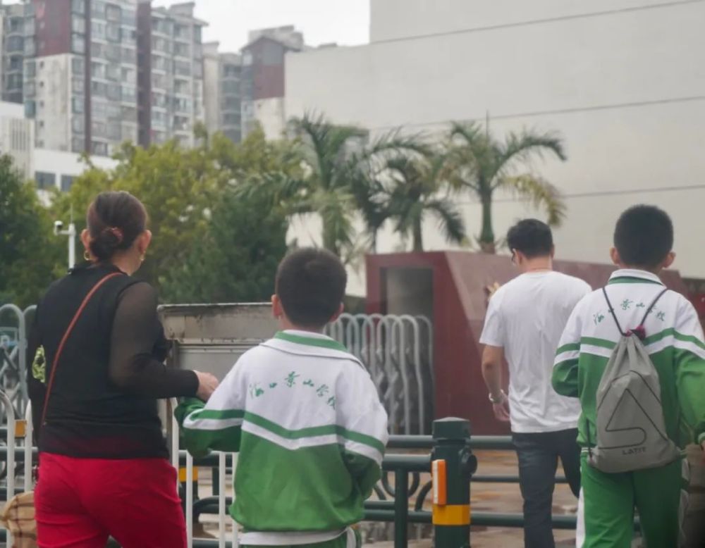 "校服不土,土的是自己"海口这几所中学的校服永远青春!