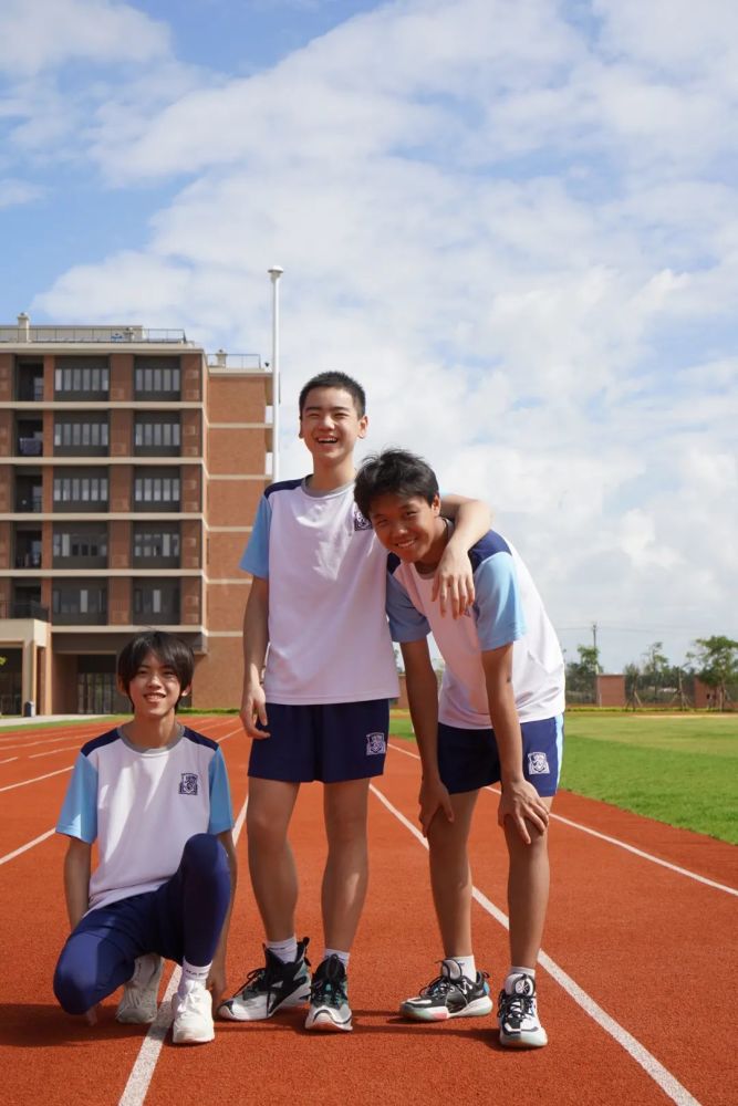 "校服不土,土的是自己……"海口这几所中学的校服永远