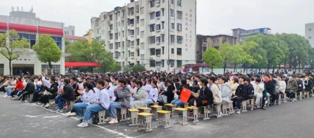 潜江市文昌高中举办"歌颂祖国,爱我中华"诗歌朗诵比赛