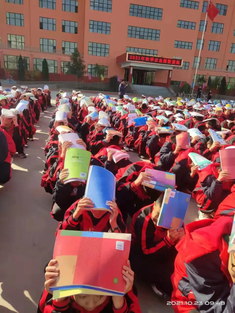 朔州市第二中学校初中部秋季防震减灾应急演练提高全体师生防震减灾