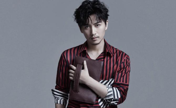 陈晓是很帅,但他也很吝啬,笑容就只给了两个女孩