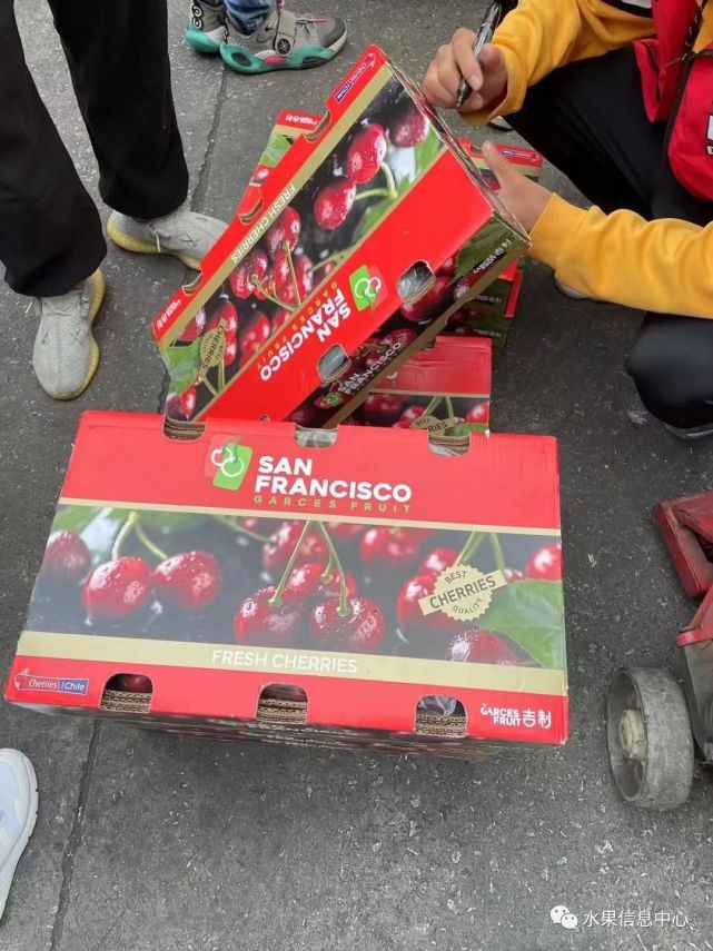 本次到达185件 品牌有:first和san francisco 品种:brooks 整体的