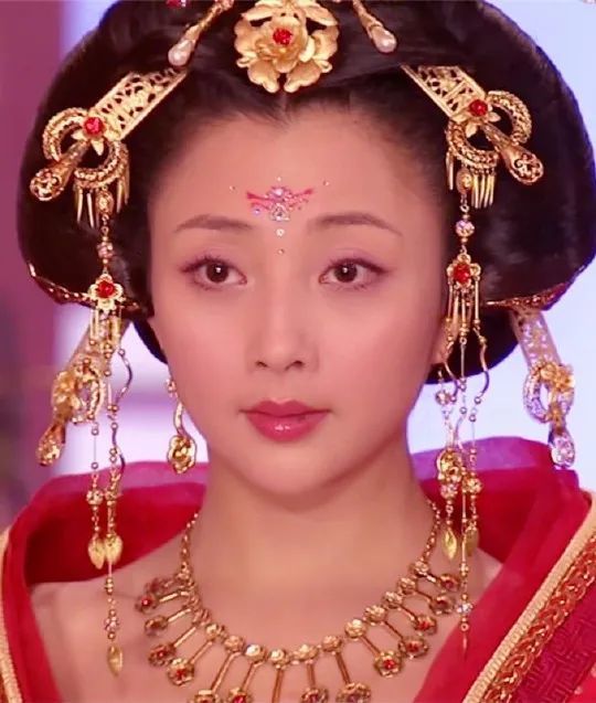 不整容,不遮丑,这些有瑕疵的女明星,个个把瑕疵变特点