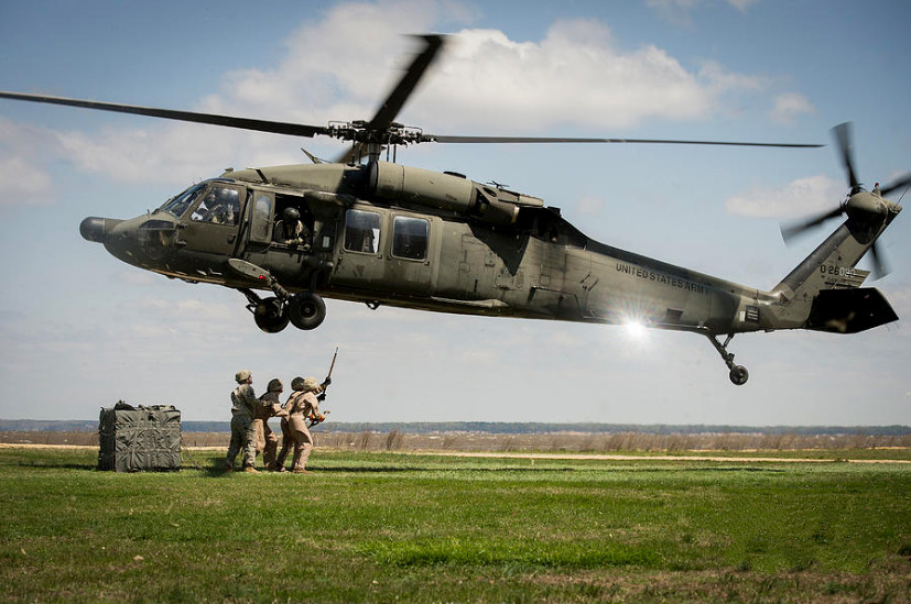 美国uh-60"黑鹰"通用直升机