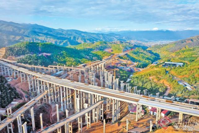 云南在建最大高速公路枢纽立交宾南高速浑水海枢纽