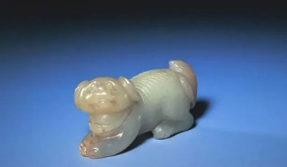 古代匠人的雕刻艺术古玉大赏精彩纷呈的动物世界