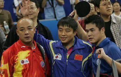 其实在2001大阪世乒赛之后,改了无遮挡发球,刘国正一直都没能摆正自己