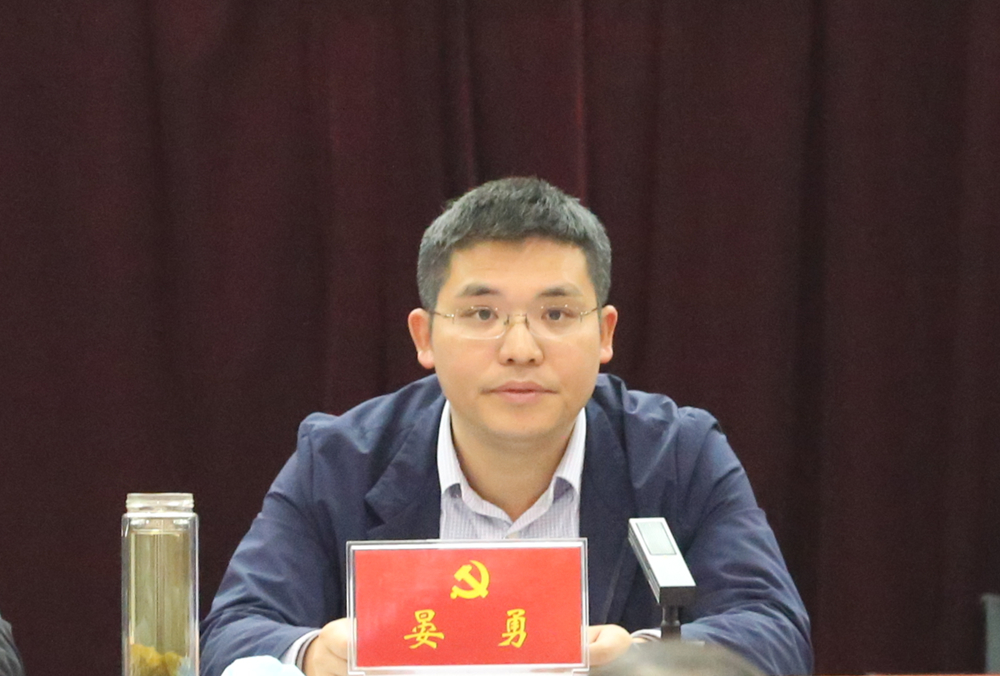 大会由区委书记晏勇主持,黄毕中,林茂,董均林,唐敏,陈路,余绍斌,饶芳