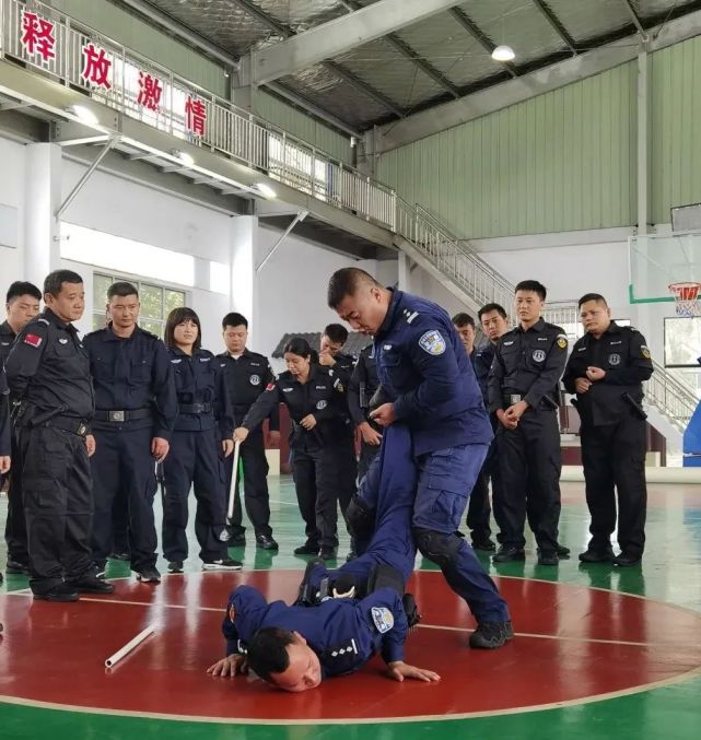 强技能,铸警魂——岑巩法院司法警察大队赴铜仁市两级