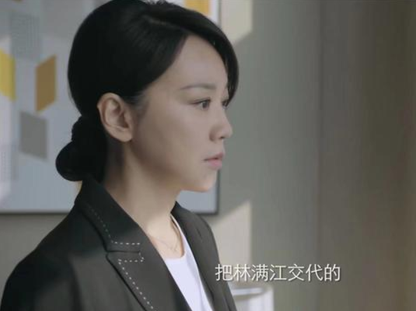 闫妮在电视剧《突围》里带女儿演戏,与靳东耿乐黄志忠飙戏很精彩