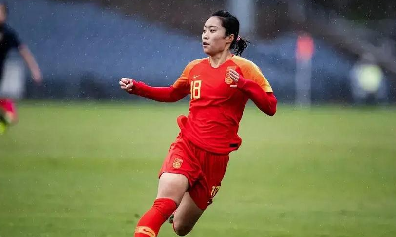 中国球员唐佳丽在出场七十七分钟的情况下,帮助球队热刺女足打进球,并