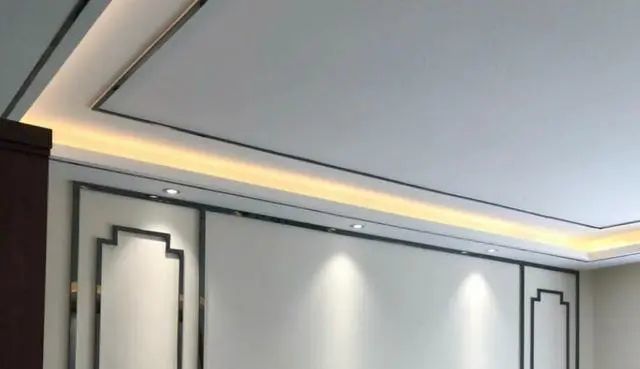 石膏线吊顶已经被淘汰了,现在都流行这种,价格低档次