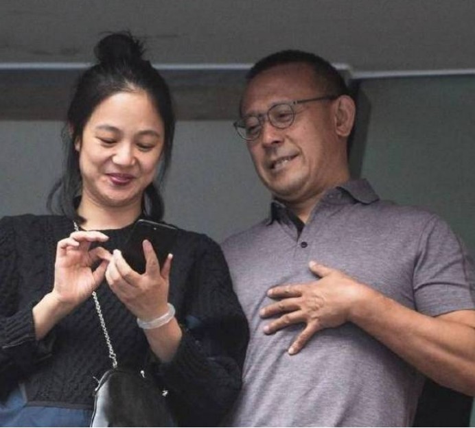 "小三上位"的周韵,是如何完胜刘晓庆,牢牢抓住姜文的?