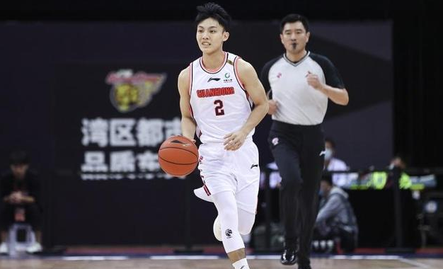 cba三消息:残阵广东险胜四川,胡明轩狂砍36分,徐杰成最大收获