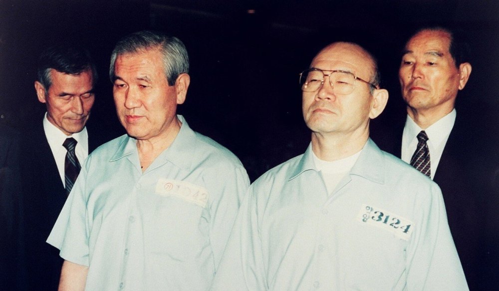 1987年12月,卢泰愚在大选中击败金泳三,金大中和金钟泌,当选韩国第
