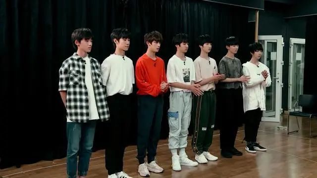 宋亚轩以第三名的成绩加入时代少年团成为了那个被官方认证的人鱼主唱