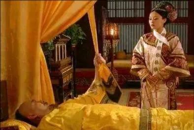 《甄嬛传》雍正临死前拼命拉黄带子,其中原因究竟是