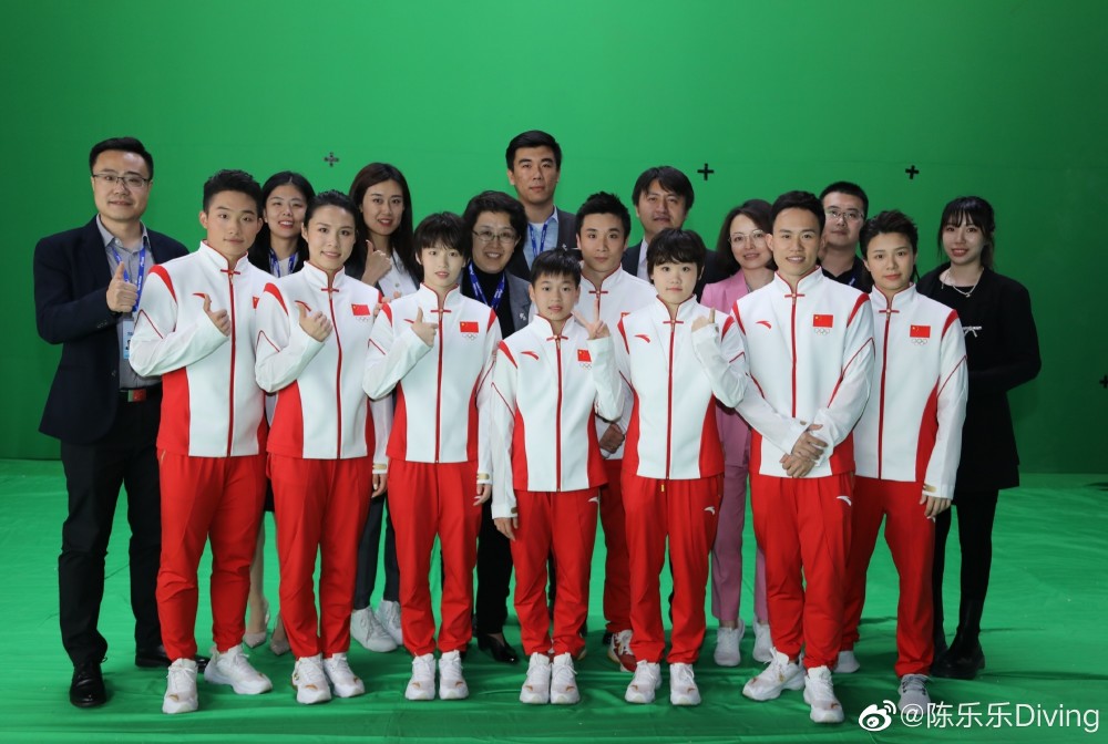 北京时间10月26日,中国跳水队奥运冠军们齐聚北京冬奥会特别节目,大家