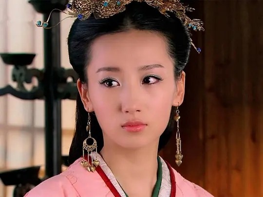 在《美人心计》之后,她又和于正合作出演了电视剧《美人天下》,剧中她