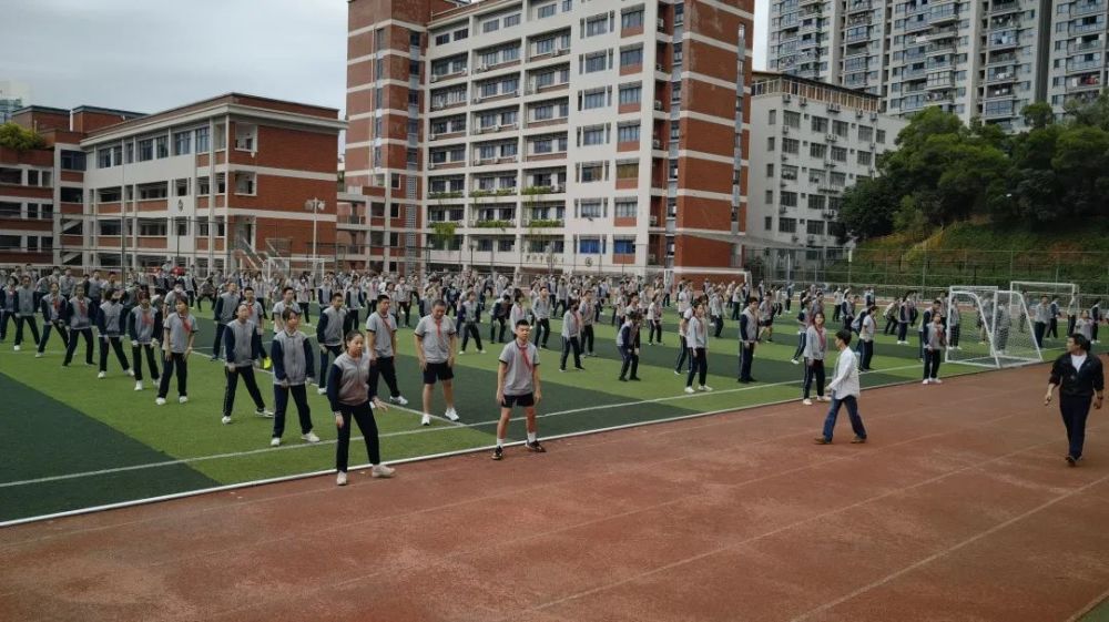 阳光校园运动青春记八年级阳光大课间活动