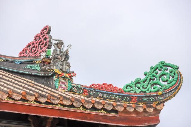 潮州开元寺,看潮汕嵌瓷文化,屋顶最亮丽的风景线