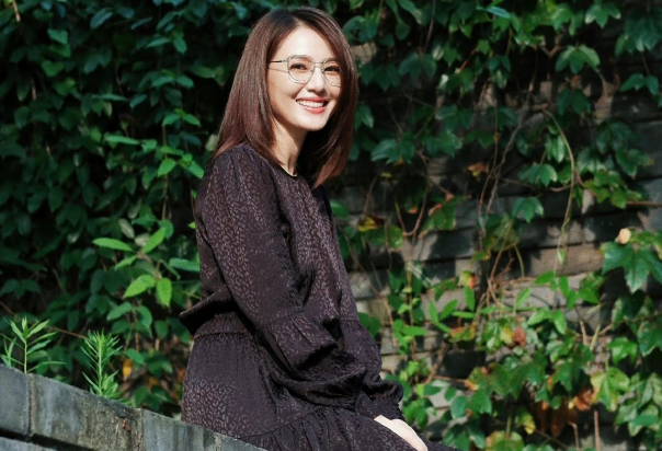 42岁的高圆圆好优雅穿着越来越有少妇的感觉了身材保持超完美